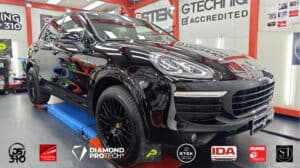 Porsche Cayenne solid black & GTECHNIQ Crystal Serum Ultra