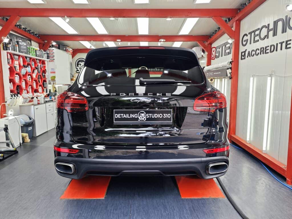 Porsche Cayenne solid black & GTECHNIQ Crystal Serum Ultra