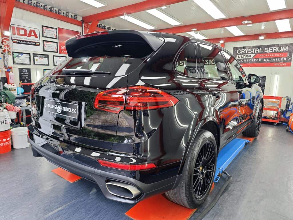 Porsche Cayenne solid black & GTECHNIQ Crystal Serum Ultra