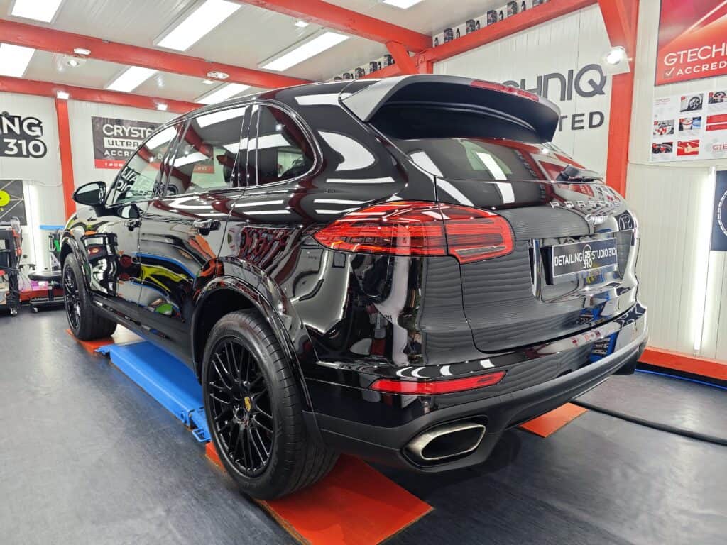 Porsche Cayenne solid black & GTECHNIQ Crystal Serum Ultra