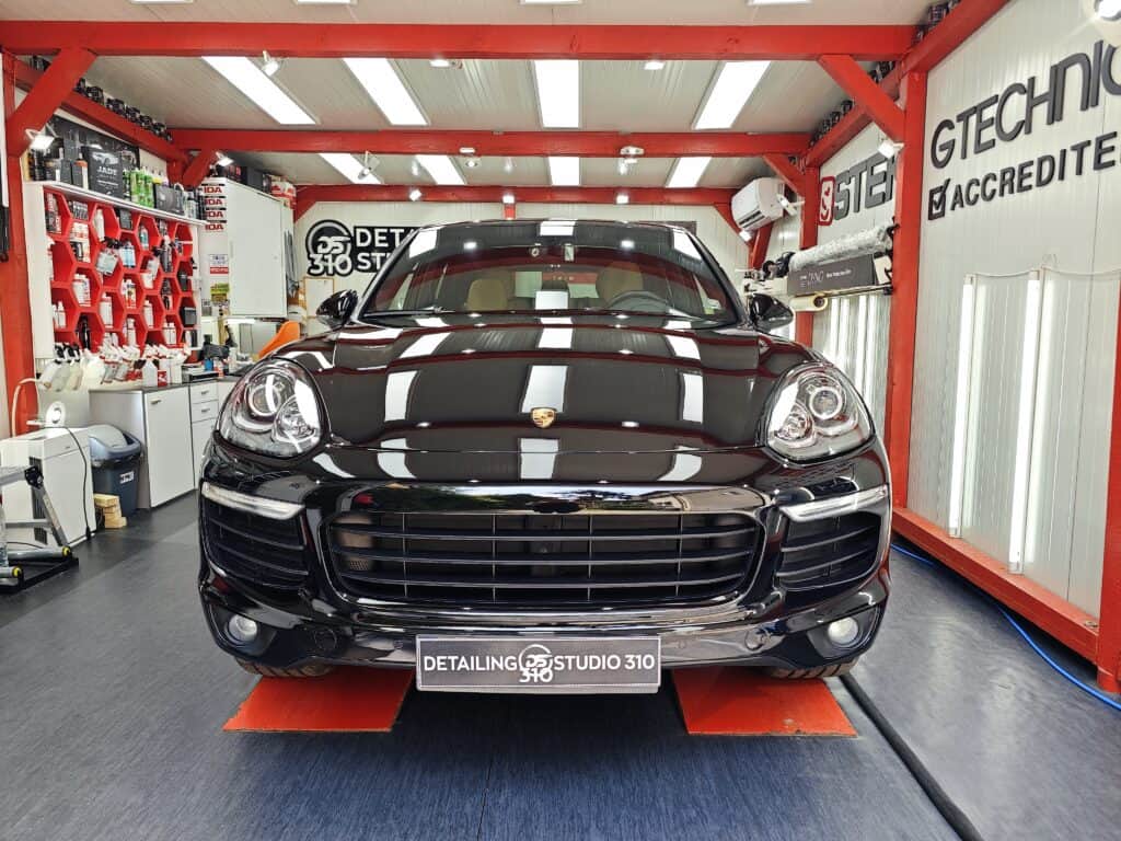 Porsche Cayenne solid black & GTECHNIQ Crystal Serum Ultra