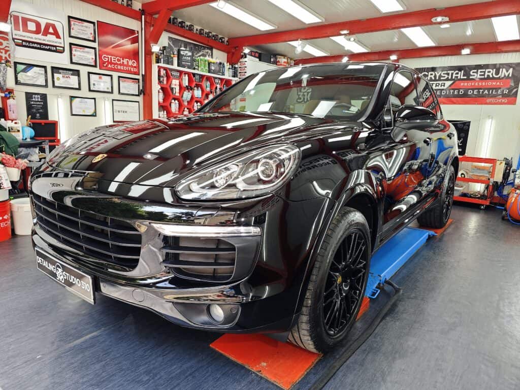 Porsche Cayenne solid black & GTECHNIQ Crystal Serum Ultra