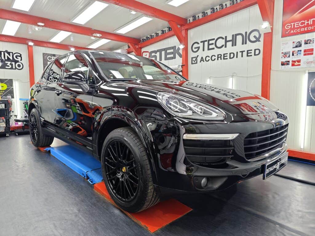 Porsche Cayenne solid black & GTECHNIQ Crystal Serum Ultra