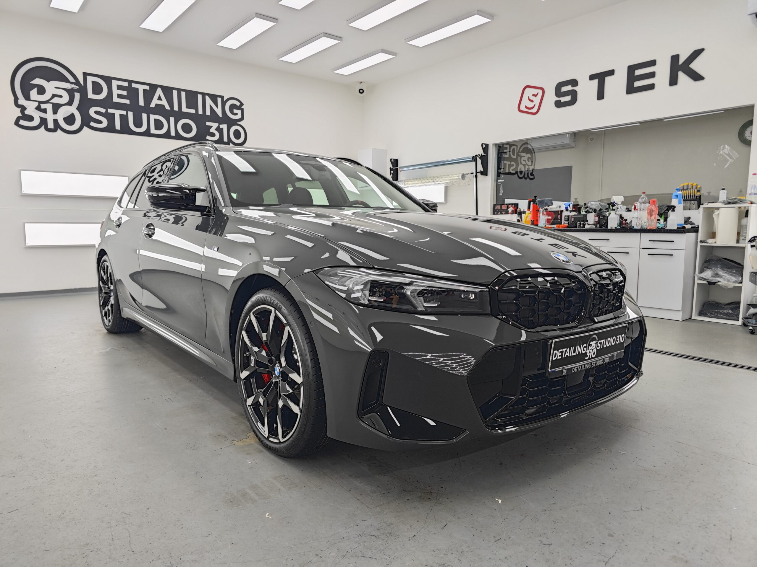 Чисто ново сиво BMW M340 комби със защитно PPF фолио и керамика в Detailing Studio 310 София