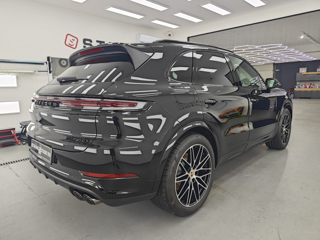 Черно Porsche Cayenne S след цялостна корекция на лака, PPF фолио и керамично покритие в Detailing Studio 310 София